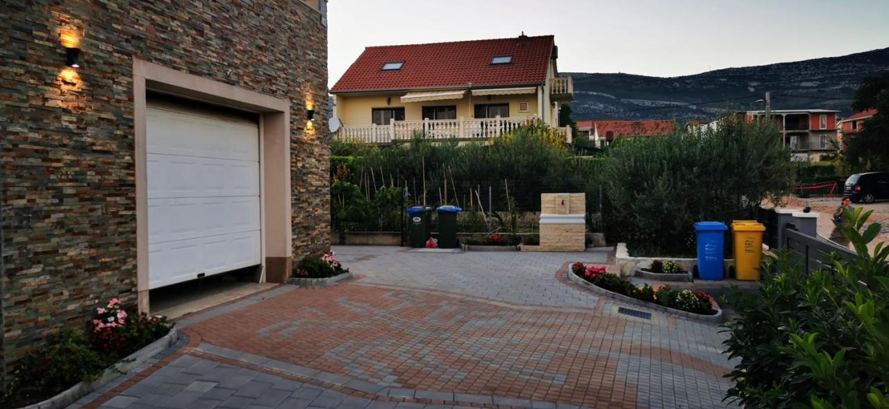 Apartment House Kastela With Heated Pool & Jacuzzi Zewnętrze zdjęcie