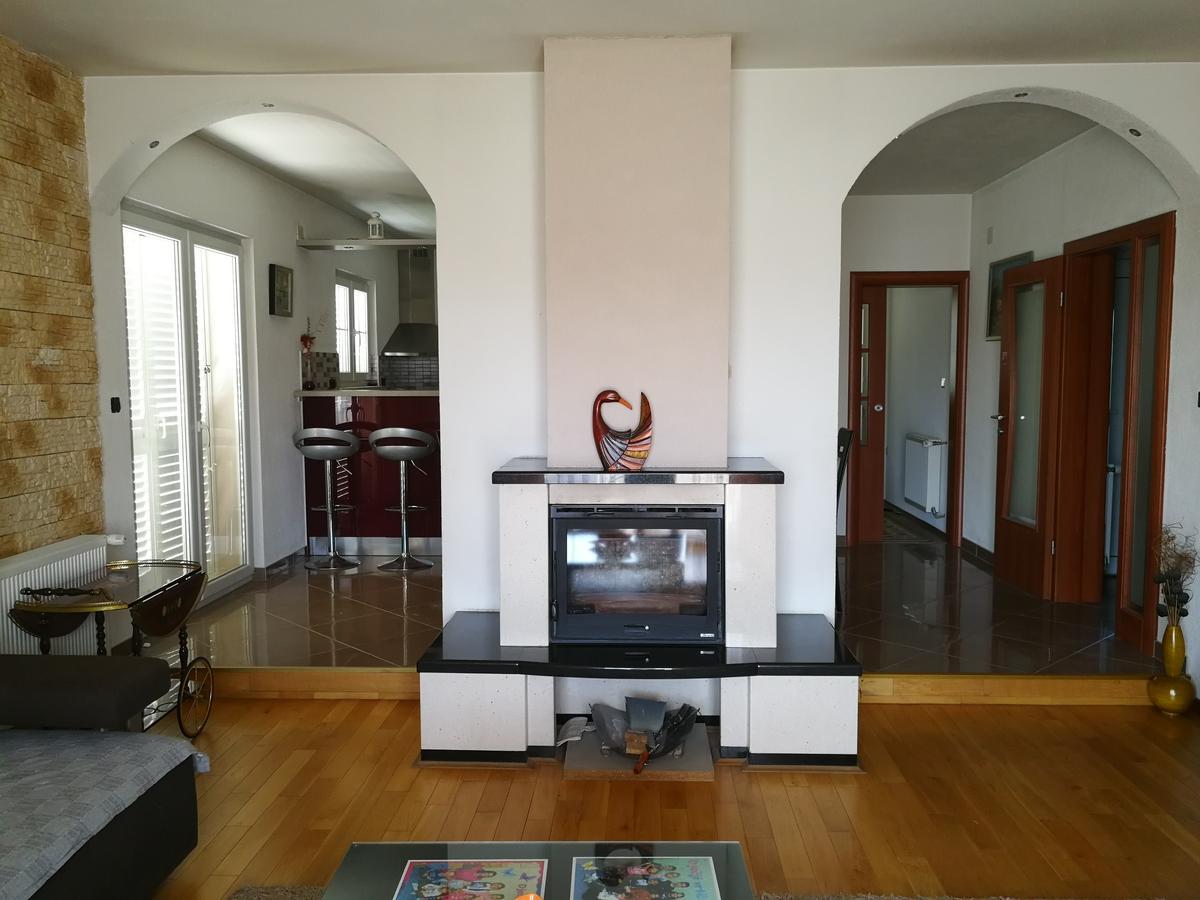 Apartment House Kastela With Heated Pool & Jacuzzi Zewnętrze zdjęcie