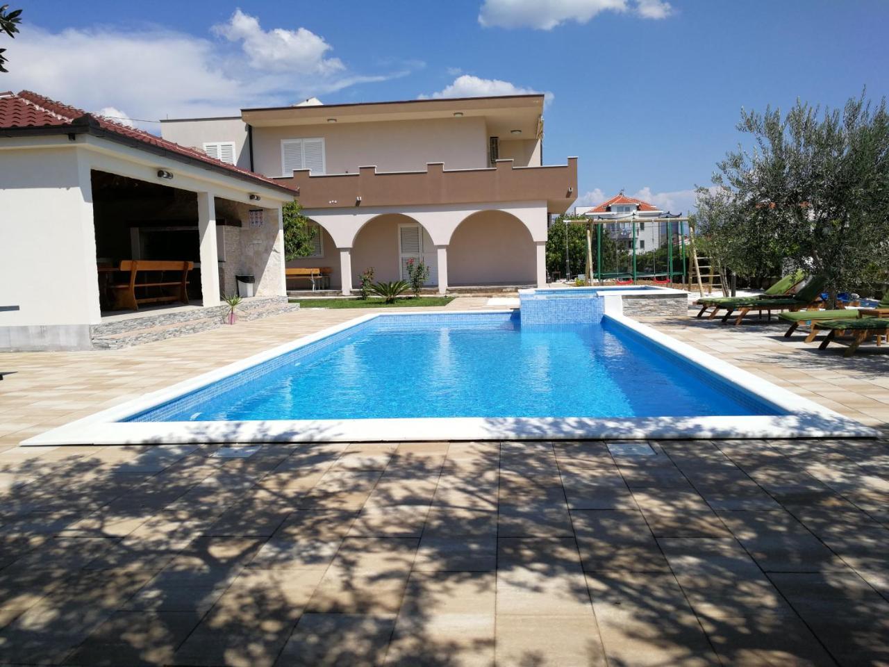 Apartment House Kastela With Heated Pool & Jacuzzi Zewnętrze zdjęcie