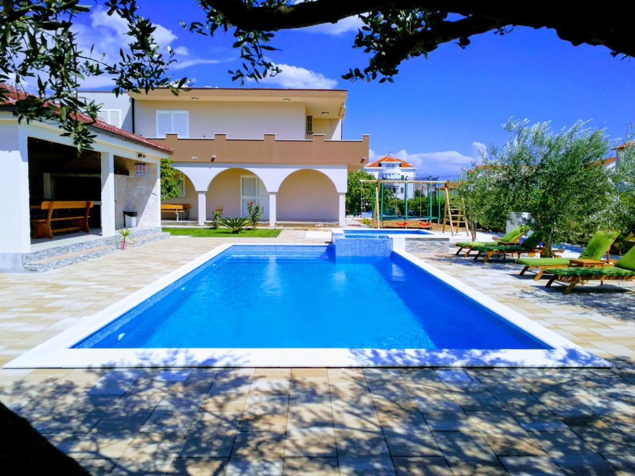 Apartment House Kastela With Heated Pool & Jacuzzi Zewnętrze zdjęcie
